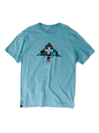 Detalhe Camiseta LRG Clothing CMTA Under Azul Claro Melbourne Skateboards - Estilo Urbano